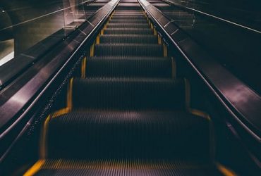 The Red Flags To Avoid When Hiring Elevator Contractors